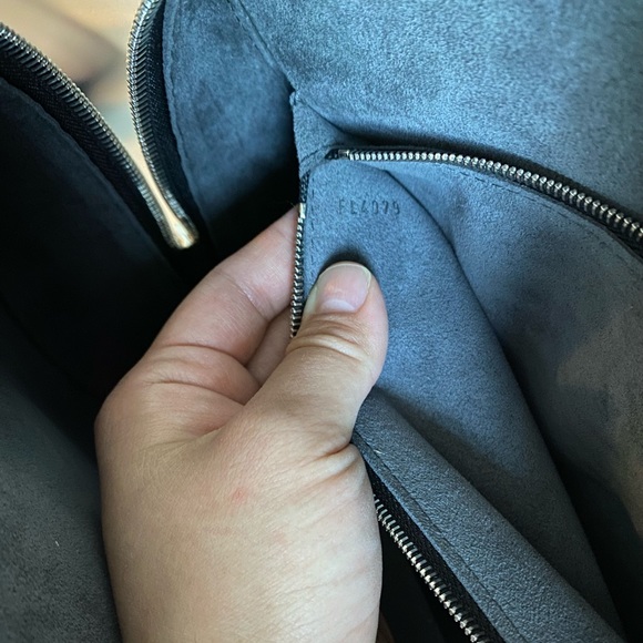 Mint condition! Authentic Louis Vuitton Pont-Neuf - Picture 9 of 10